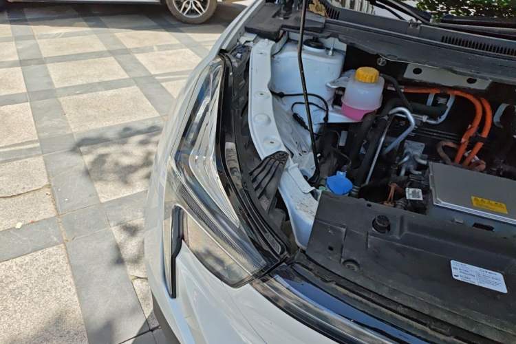 Used NETA U 2022 Pro 400 Comfortable Ride On-Demand Version L Engine Bay Right