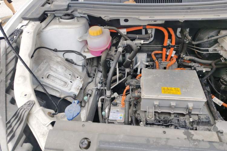 Used NETA U 2022 Zhi 400 Lithium-Nickel-Manganese-Cobalt Energy System Engine Bay Right
