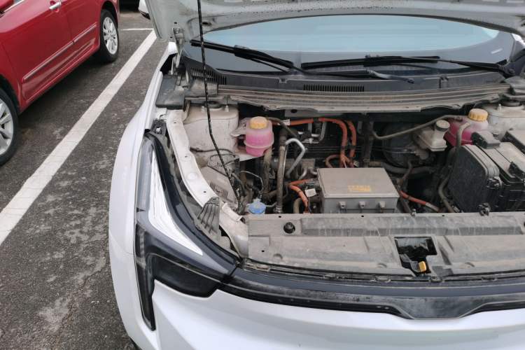 Used NETA U 2022 Zhi 400 Lithium-Nickel-Manganese-Cobalt Energy System Engine Bay Right