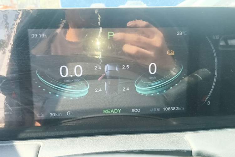 Used NETA U 2022 Zhi 400 Lithium-Nickel-Manganese-Cobalt Energy System Instrument Cluster