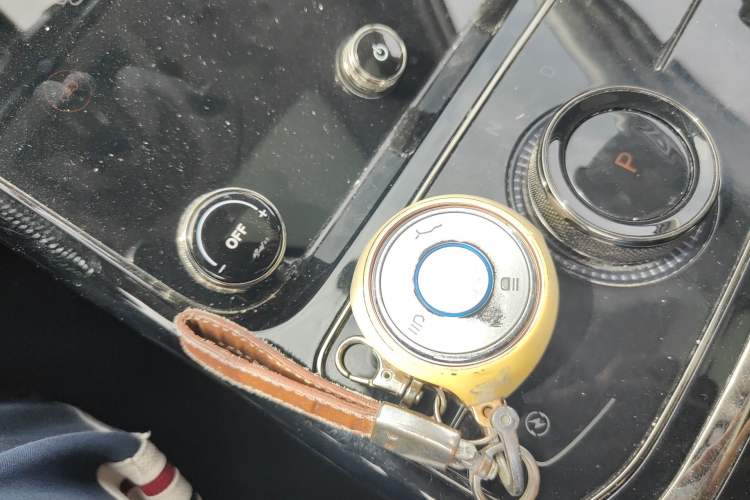Used NETA U 2022 Zhi 400 Lithium-Nickel-Manganese-Cobalt Energy System Interior 1
