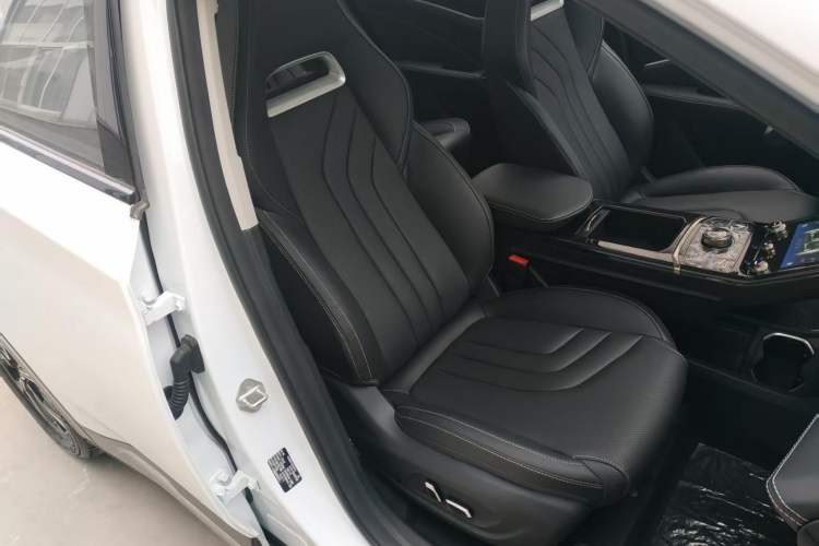 Used NETA U 2022 NETA U-Ⅱ 610 Ternary Lithium Interior 4