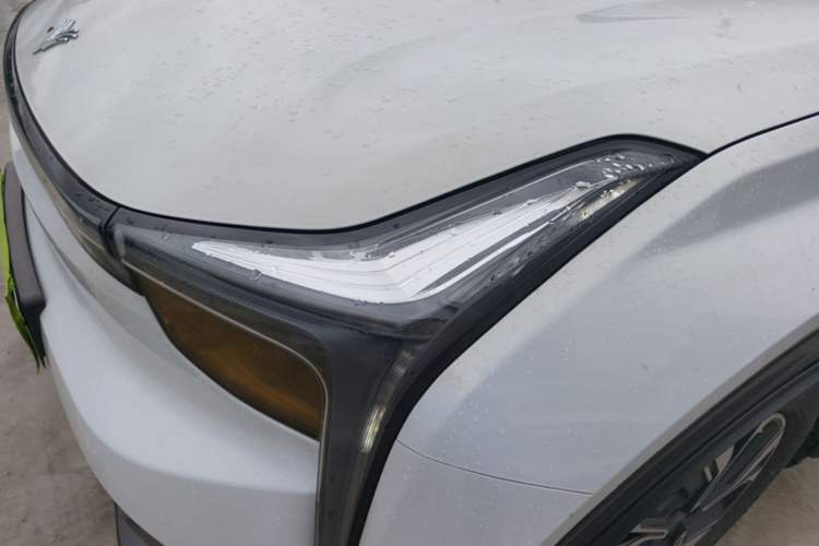 Used NETA U 2022 Zhi 400 Lithium-Nickel-Manganese-Cobalt Energy System Left Front Headlight