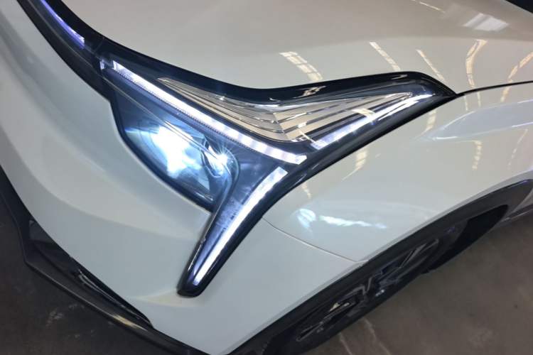 Used NETA U 2022 Updated Pro 400 Comfortable Ride for Online Booking Lithium Iron Phosphate Left Front Headlight