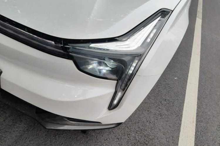 Used NETA U 2022 Zhi 400 Lithium-Nickel-Manganese-Cobalt Energy System Left Front Headlight