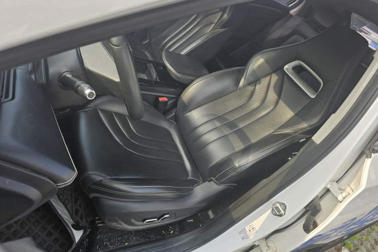 Used NETA U 2022 Revised Pro 400 Comfortable Ride Online Booking Version Lithium-NMC Left Front Seat