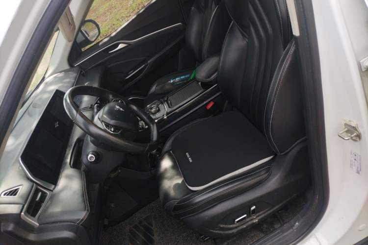 Used NETA U 2022 Pro 400 Comfortable Ride On-Demand Version L Left Front Seat