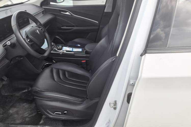 Used NETA U 2022 Zhi400 Pro Ternary Lithium Left Front Seat