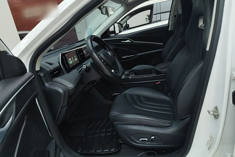 Used NETA U 2022 Pro 400 Comfortable Ride On-Demand Version L Left Front Seat