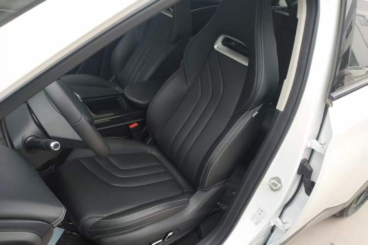 Used NETA U 2022 NETA U-Ⅱ 610 Ternary Lithium Left Front Seat