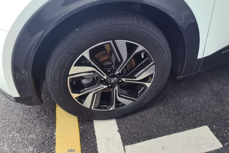 Used NETA U 2022 Changan CS55 Pro Tri-Cell Lithium Left Front Wheel Hub