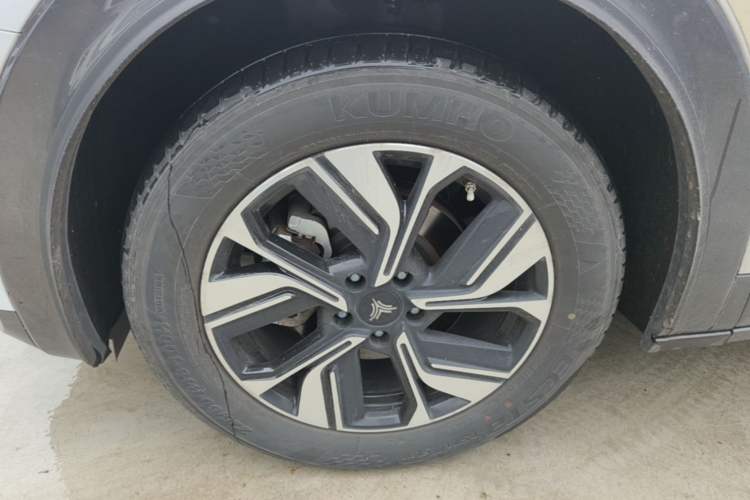 Used NETA U 2022 Zhi 400 Lithium-Nickel-Manganese-Cobalt Energy System Left Front Wheel Hub
