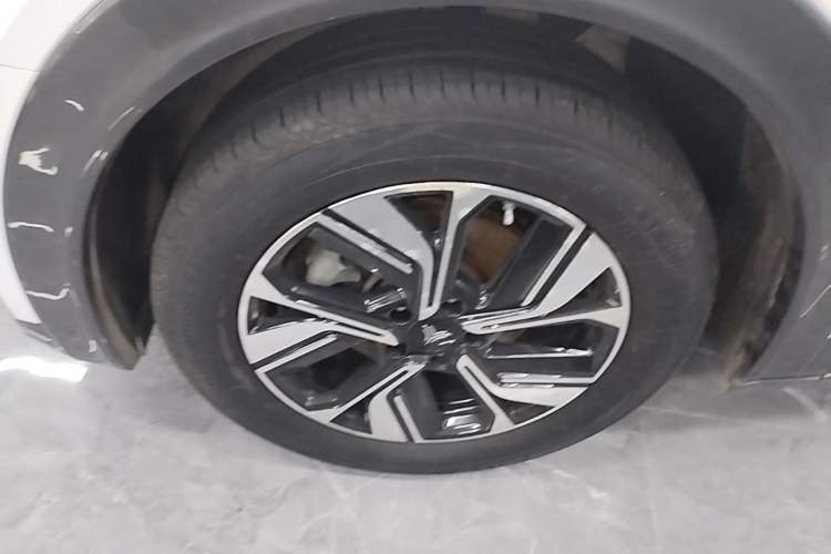 Used NETA U 2022 Zhi400 Pro Lithium Iron Phosphate Left Front Wheel Hub