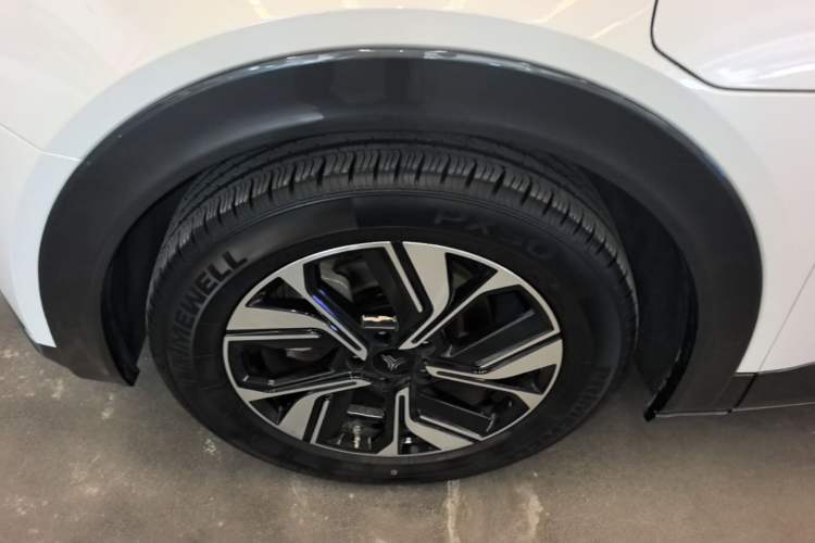 Used NETA U 2022 Updated Pro 400 Comfortable Ride for Online Booking Lithium Iron Phosphate Left Front Wheel Hub