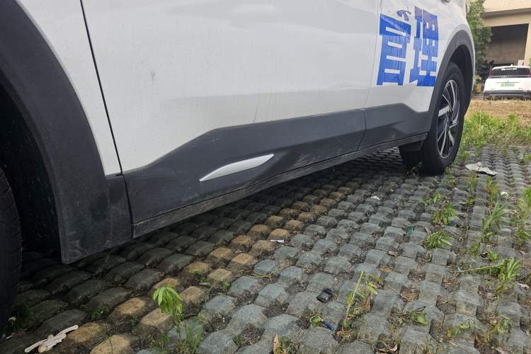 Used NETA U 2022 Revised Pro 400 Comfortable Ride Online Booking Version Lithium-NMC Left Side Sill