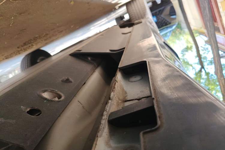 Used NETA U 2022 Zhi400 Pro Lithium Iron Phosphate Left Side Sill