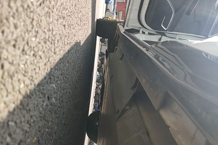 Used NETA U 2022 Zhi400 Pro Ternary Lithium Left Side Sill