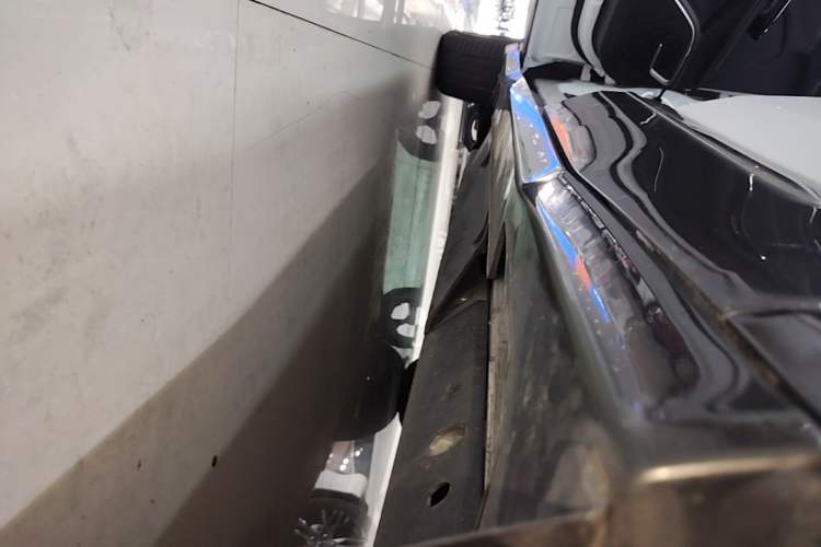 Used NETA U 2022 Zhi400 Pro Lithium Iron Phosphate Left Side Sill
