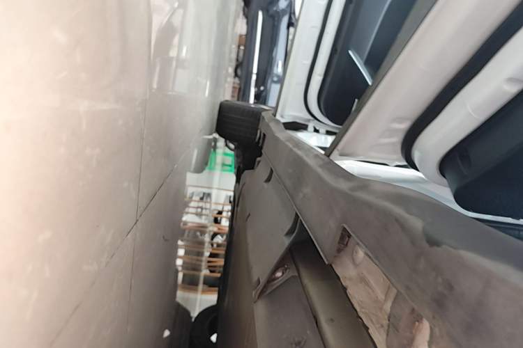 Used NETA U 2022 Pro 400 Comfortable Ride On-Demand Version L Left Side Sill