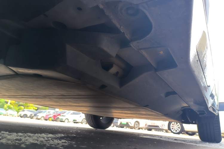 Used NETA U 2022 Zhi400 Pro Ternary Lithium Left Side Sill