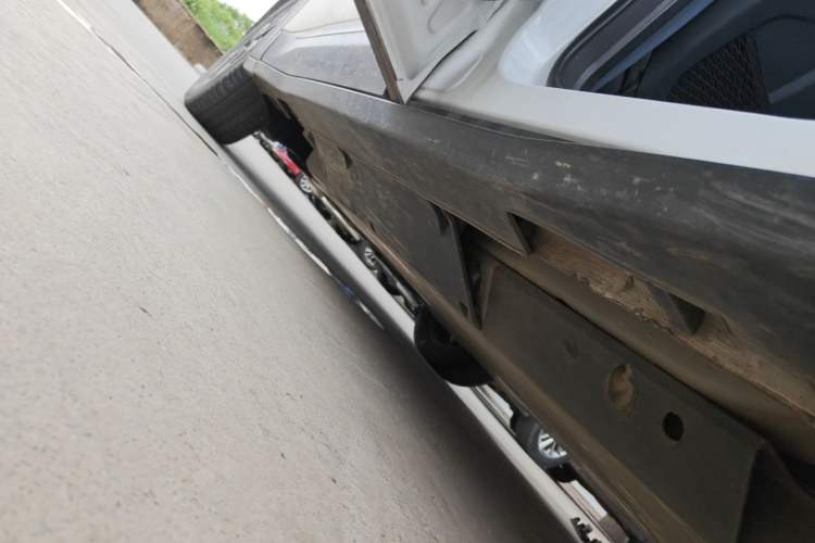 Used NETA U 2022 Zhi400 Pro Ternary Lithium Left Side Sill