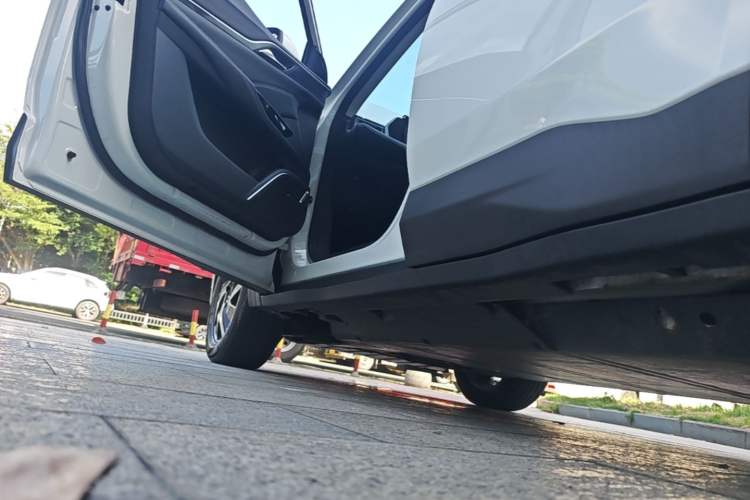 Used NETA U 2022 Pro 400 Comfort Edition Left Side Sill