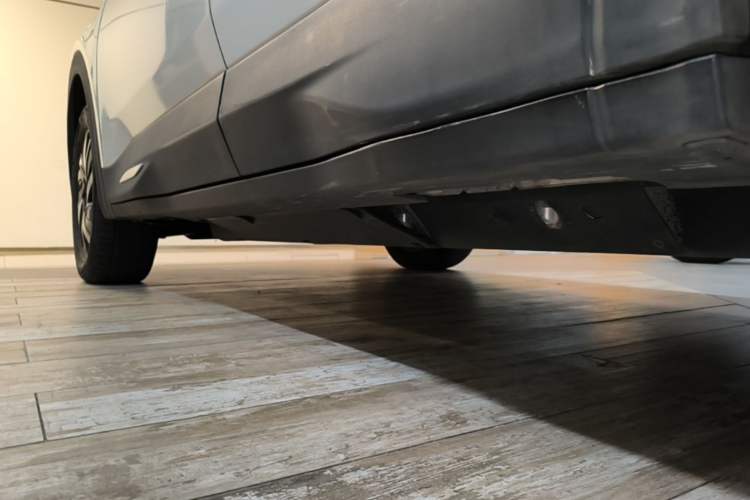 Used NETA U 2022 Pro 400 Comfort Edition Left Side Sill