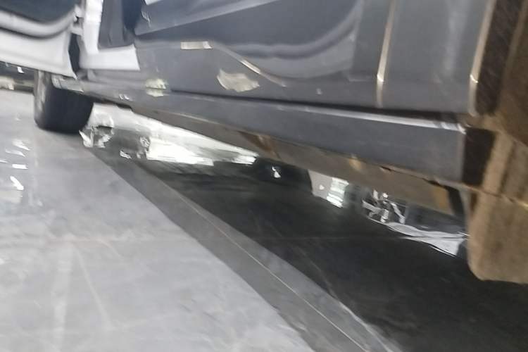 Used NETA U 2022 Zhi400 Pro Lithium Iron Phosphate Left Side Sill