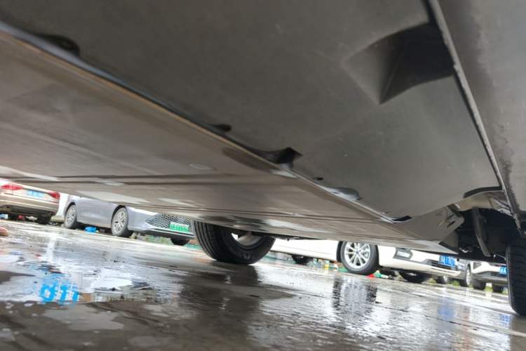 Used NETA U 2022 Zhi 400 Lithium-Nickel-Manganese-Cobalt Energy System Left Side Sill