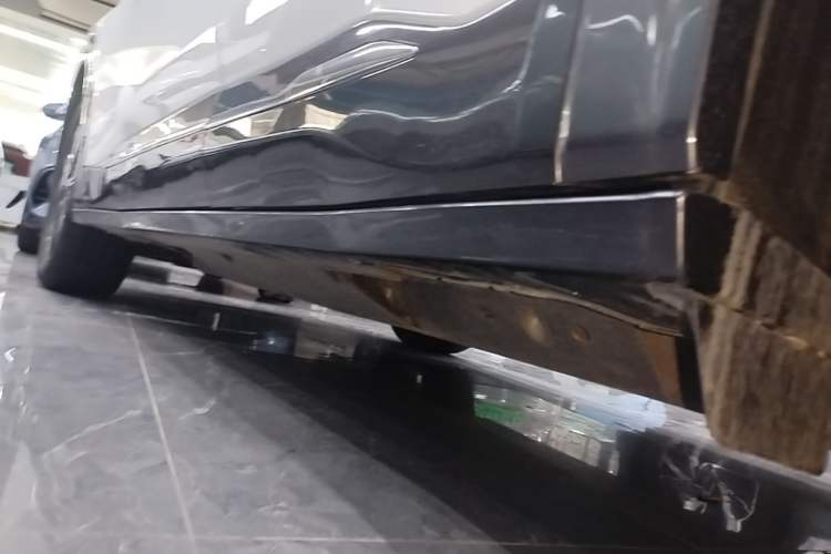 Used NETA U 2022 Zhi400 Pro Lithium Iron Phosphate Left Side Sill