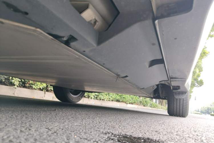 Used NETA U 2022 Zhi 400 Lithium-Nickel-Manganese-Cobalt Energy System Left Side Sill