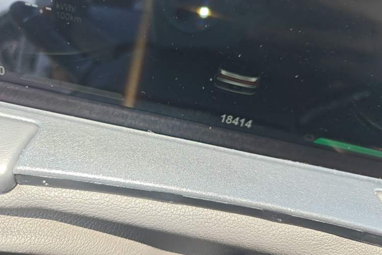 Used NETA U 2022 Zhi400 Pro Ternary Lithium Odometer Close Up