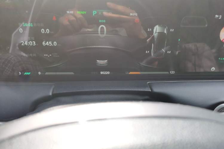 Used NETA U 2022 Zhi400 Pro Ternary Lithium Odometer Close Up