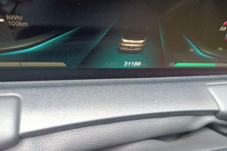 Used NETA U 2022 Zhi400 Pro Ternary Lithium Odometer Close Up
