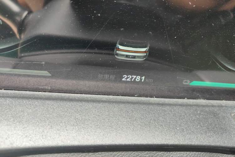 Used NETA U 2022 Zhi400 Pro Lithium Iron Phosphate Odometer Close Up