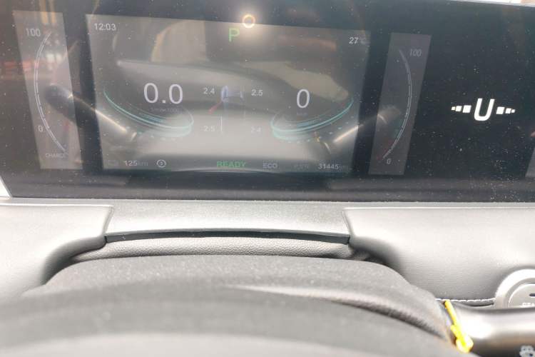 Used NETA U 2022 Zhi 400 Lithium-Nickel-Manganese-Cobalt Energy System Odometer Close Up
