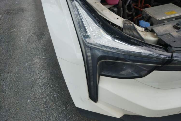 Used NETA U 2022 Pro 400 Comfortable Ride On-Demand Version L Right Front Headlight