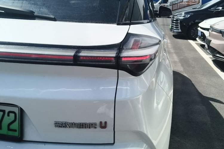 Used NETA U 2022 Zhi 400 Lithium-Nickel-Manganese-Cobalt Energy System Right Rear Taillight