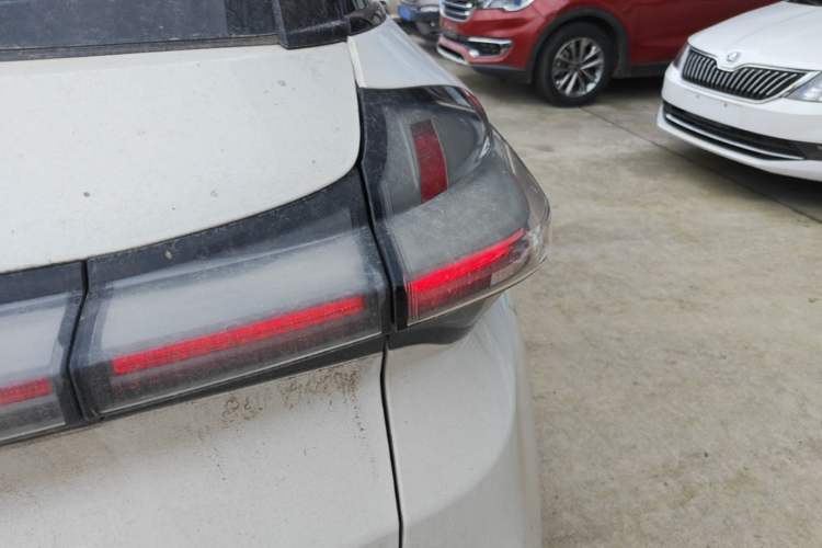 Used NETA U 2022 Zhi400 Pro Ternary Lithium Right Rear Taillight