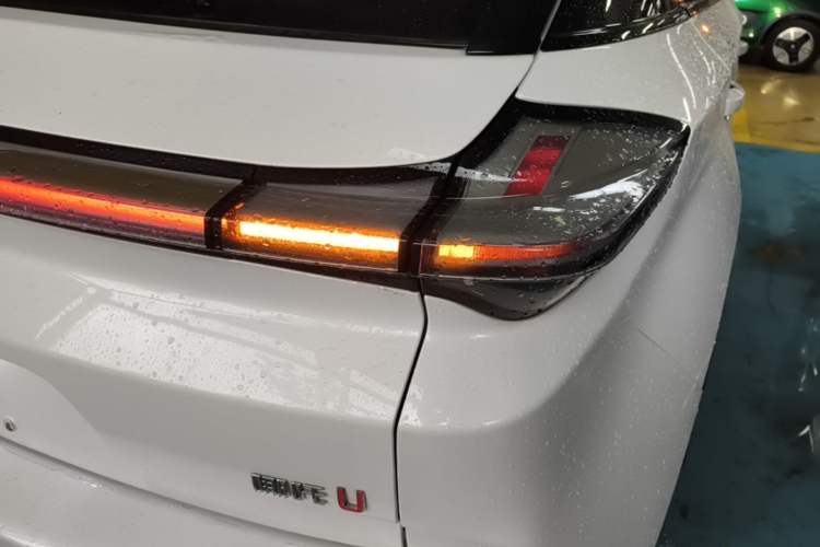 Used NETA U 2022 Zhi400 Pro Ternary Lithium Right Rear Taillight