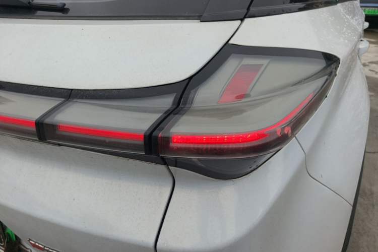 Used NETA U 2022 Zhi 400 Lithium-Nickel-Manganese-Cobalt Energy System Right Rear Taillight