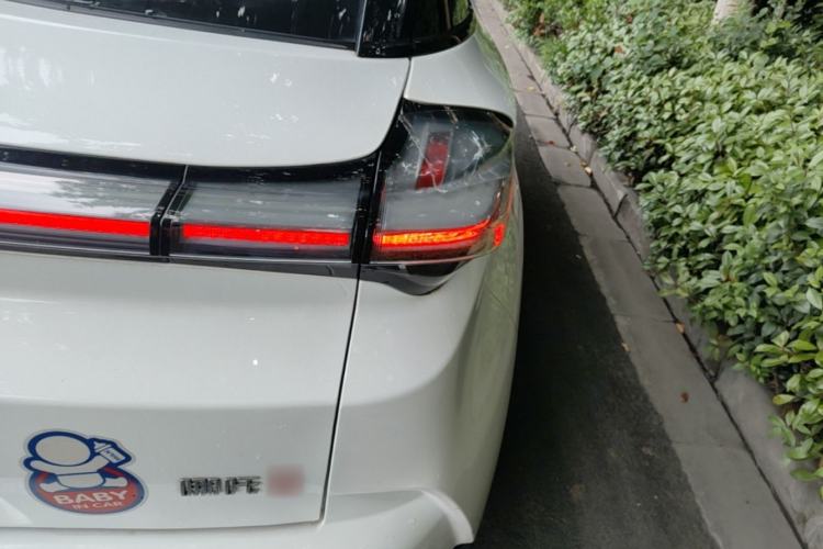 Used NETA U 2022 Zhi 400 Lithium-Nickel-Manganese-Cobalt Energy System Right Rear Taillight