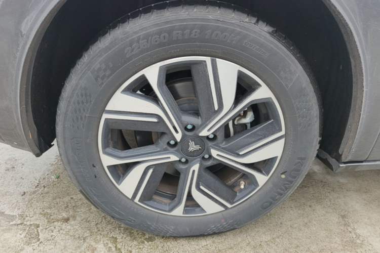 Used NETA U 2022 Zhi 400 Lithium-Nickel-Manganese-Cobalt Energy System Right Rear Wheel Hub
