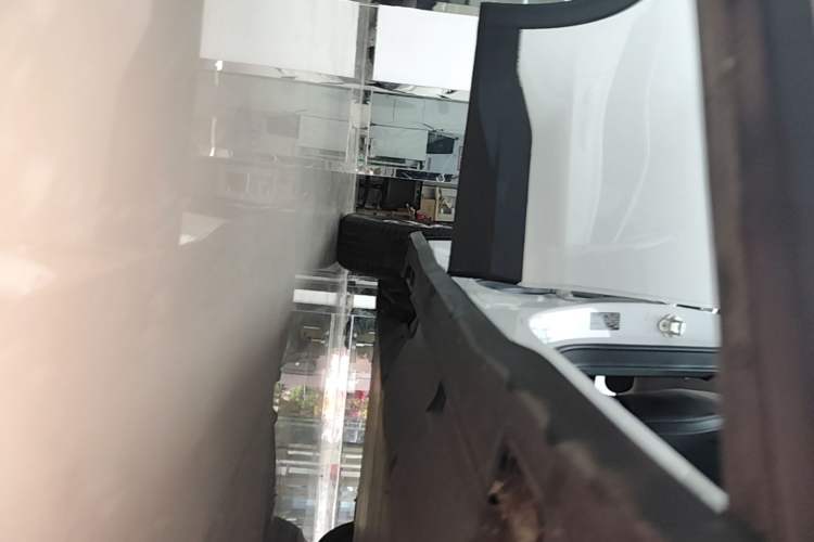 Used NETA U 2022 Pro 400 Comfortable Ride On-Demand Version L Right Side Sill