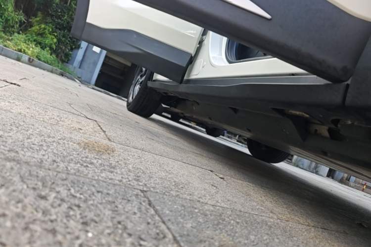 Used NETA U 2022 Pro 400 Comfort Edition Right Side Sill