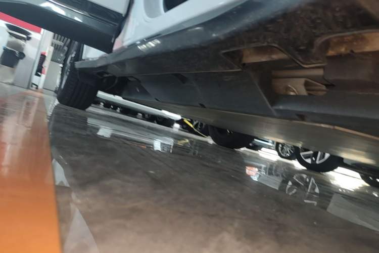 Used NETA U 2022 Zhi400 Pro Lithium Iron Phosphate Right Side Sill
