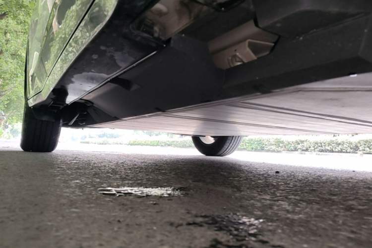 Used NETA U 2022 Zhi 400 Lithium-Nickel-Manganese-Cobalt Energy System Right Side Sill