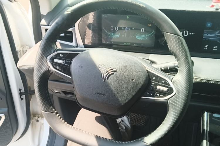 Used NETA U 2022 Zhi 400 Lithium-Nickel-Manganese-Cobalt Energy System Steering Wheel