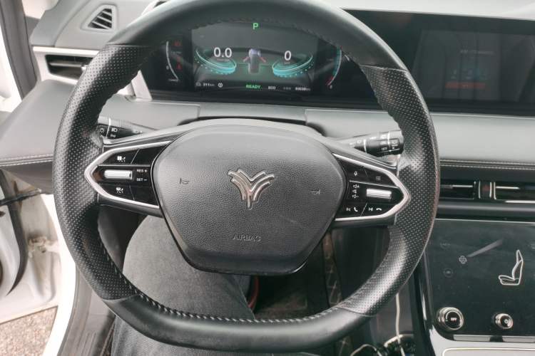 Used NETA U 2022 Zhi 400 Lithium-Nickel-Manganese-Cobalt Energy System Steering Wheel