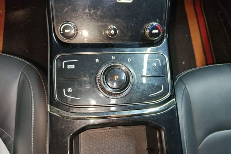 Used NETA U 2023 NETA U-Ⅱ Challenge Edition 400 U Show – Lithium Iron Phosphate Gear Lever